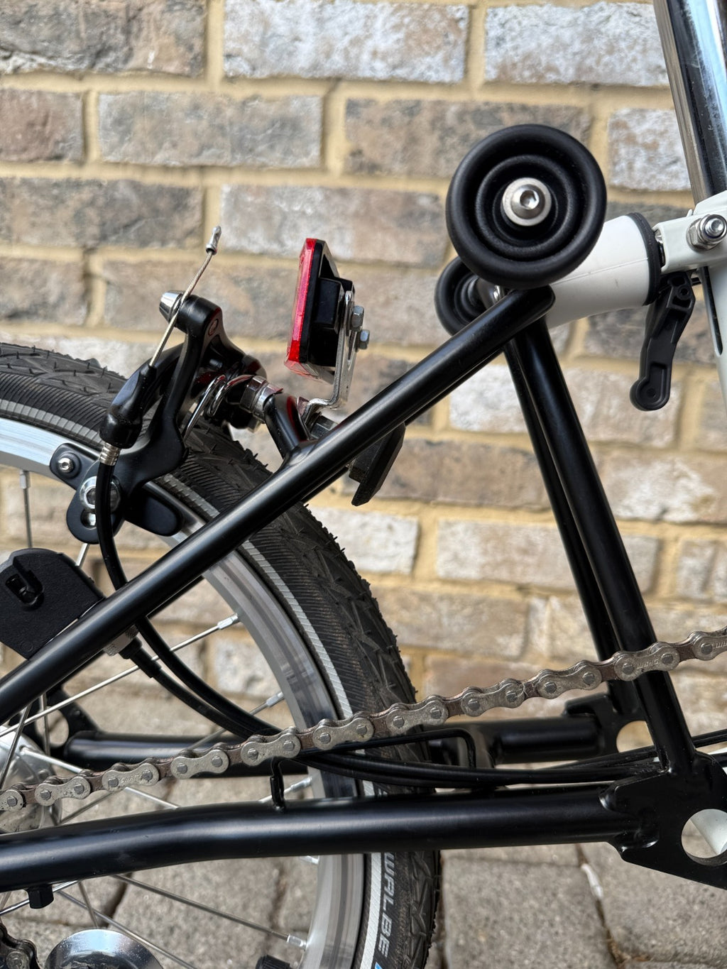 Brompton A Line - White & Black - Mint Super A+ Condition - Worldwide Shipping
