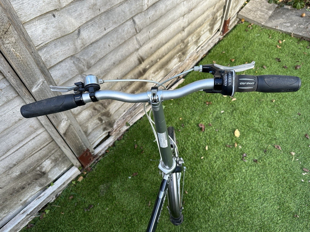 Dahon Speed D7 Folding Bike with Mudguards Rear Rack Black/Silver