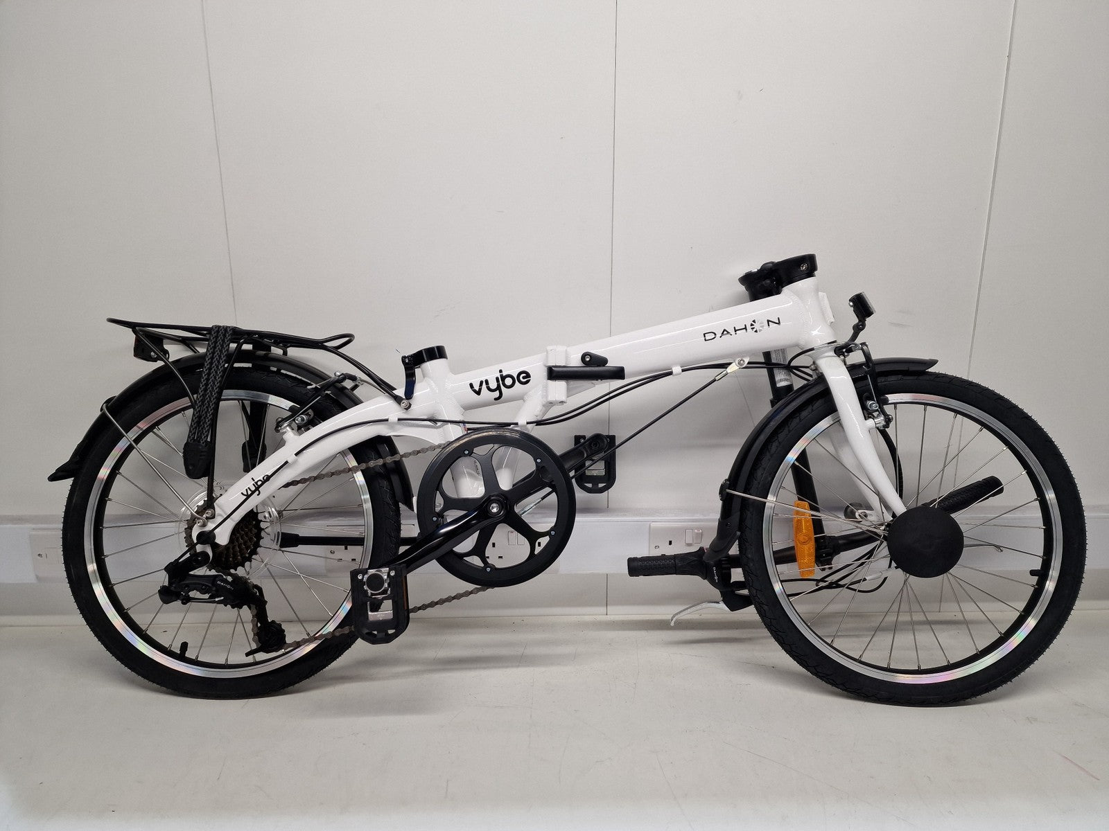 Dahon VYBE D7 Unisex 20" Wheel Compact 12kg 7-Speed Folding Bike - White A