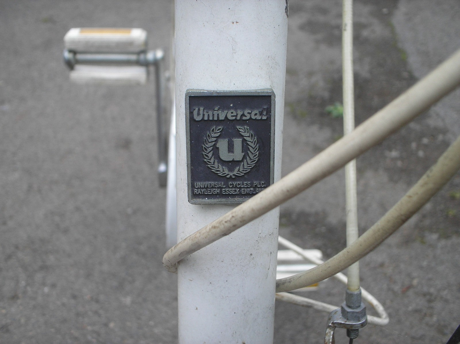 Universal girls small ladies 1980s folding vintage retro bicycle bike cycle