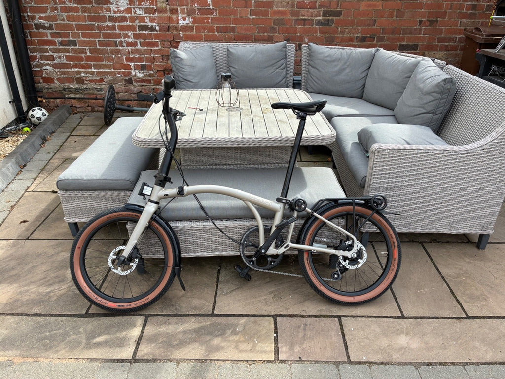 Brompton G Line 8-Speed Roller Frame & Bag Traildust White, Size Medium