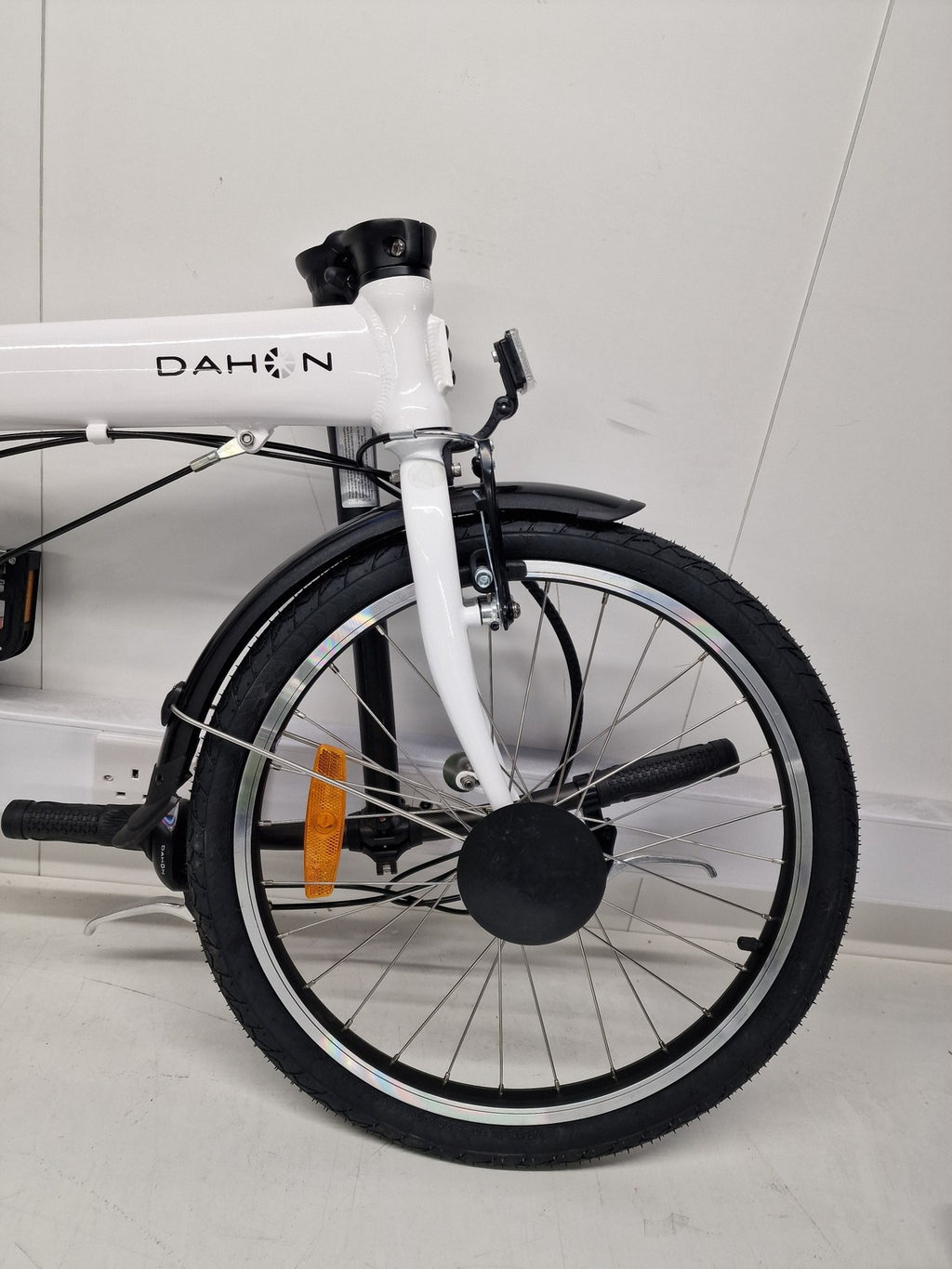 Dahon VYBE D7 Unisex 20" Wheel Compact 12kg 7-Speed Folding Bike - White A