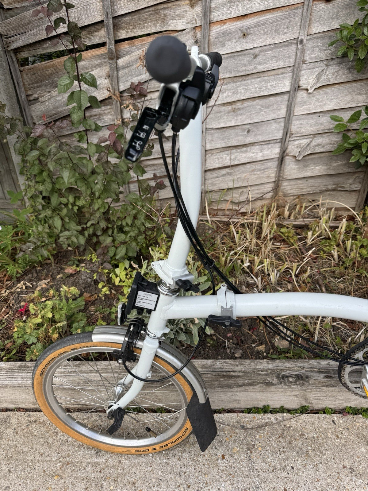 Brompton Folding Bike 16in White S6R Frame 6 Speed Hub Gears Mudguards
