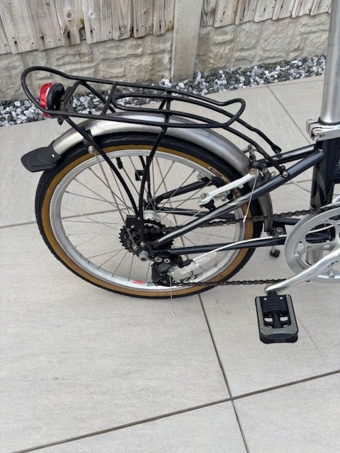 Dahon Speed folding bike, 7 gears, 20" wheels, metallic grey. With storage bag.