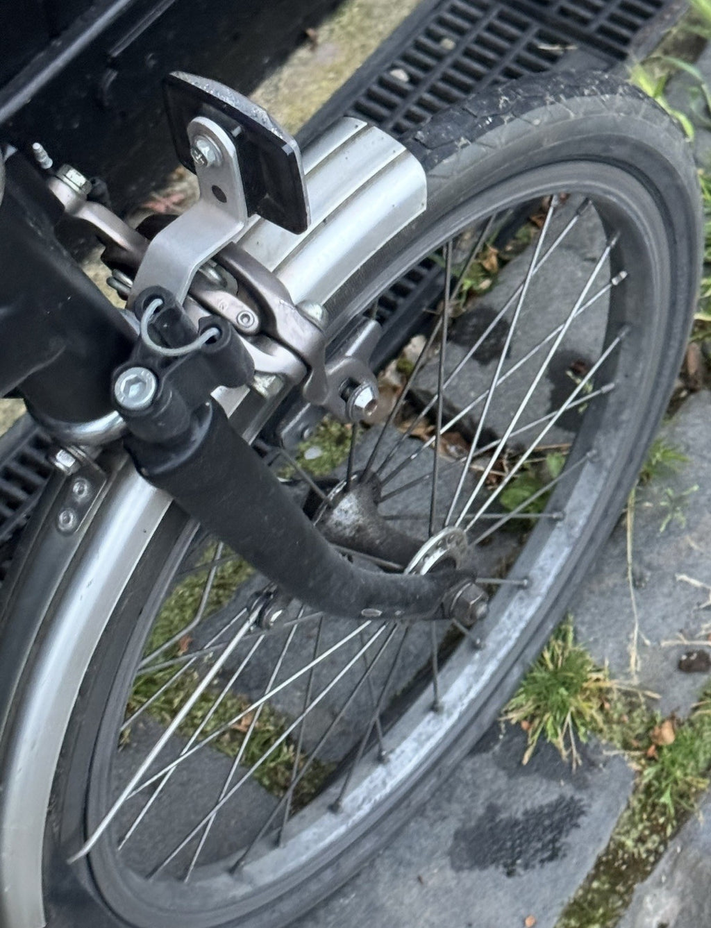 Brompton 3-Speed Folding Bike – Black – Compact/Small Frame  Worldwide Shipping