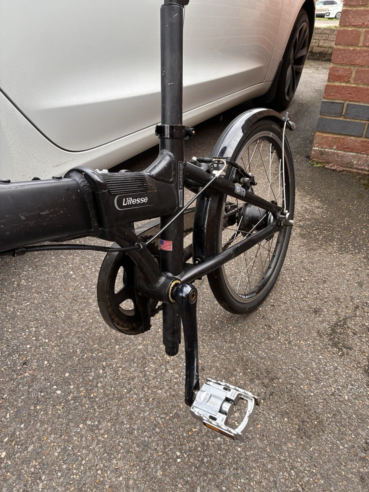 Dahon Vitesse 20 in Folding Bike Black V-Brake Flat Bar Mudguards Adj Seat