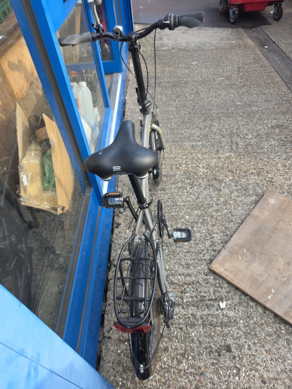 Raleigh Evo 20in Folding Bike Grey/Black, 7 Gear Speed, Rear Rack, V-Brakes.