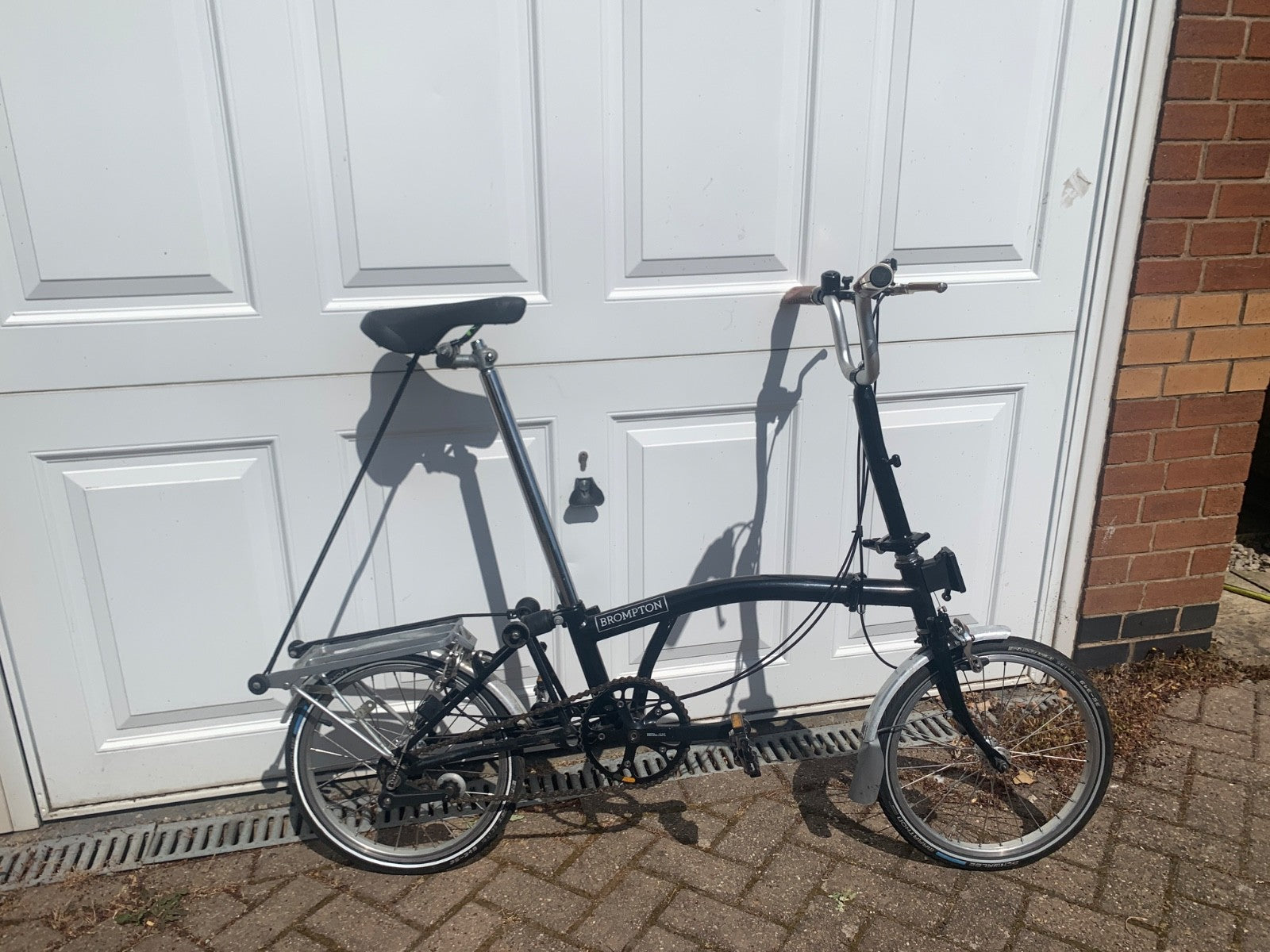 Brompton M3L Folding Bike – Classic Black – 3-Speed Sturmey Archer – Rear Rack –