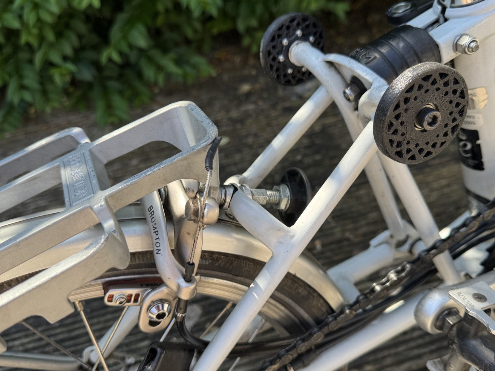 Brompton 2012 P6R folding bicycle 6 Speed, White
