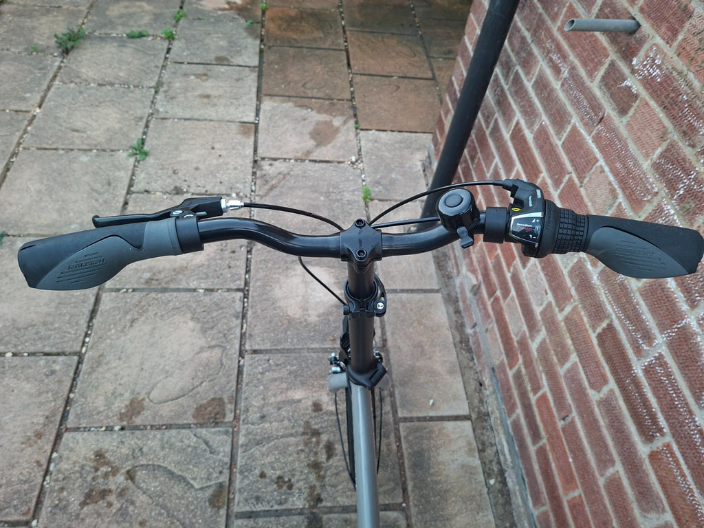 Raleigh Evo Two Folding Bike 20" Aluminium Frame, 7-Speed with Rear Rack & Stand