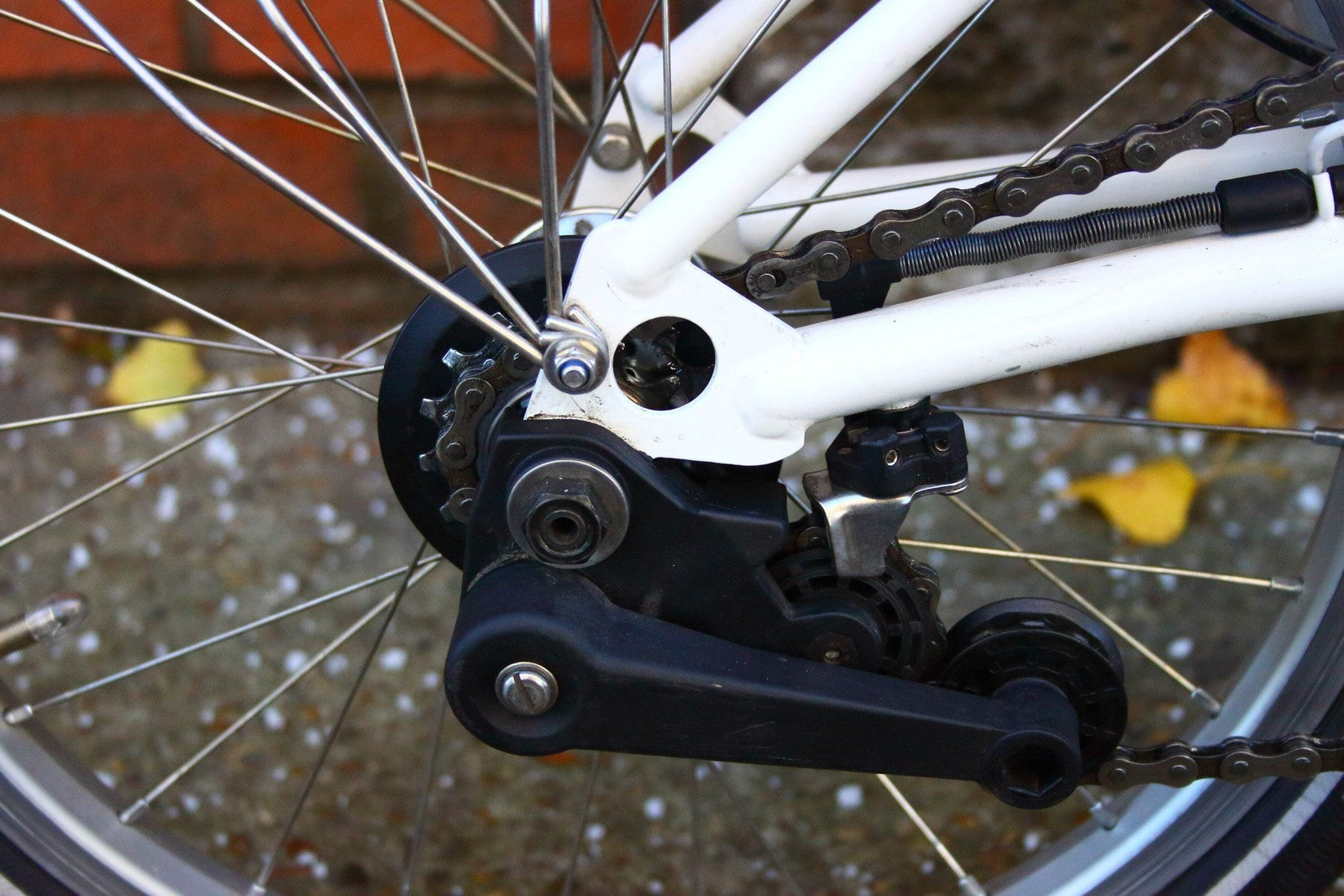 Brompton S2L Folding Ficycle in White (Weighs 10.5kg) Great condition 2010 Model