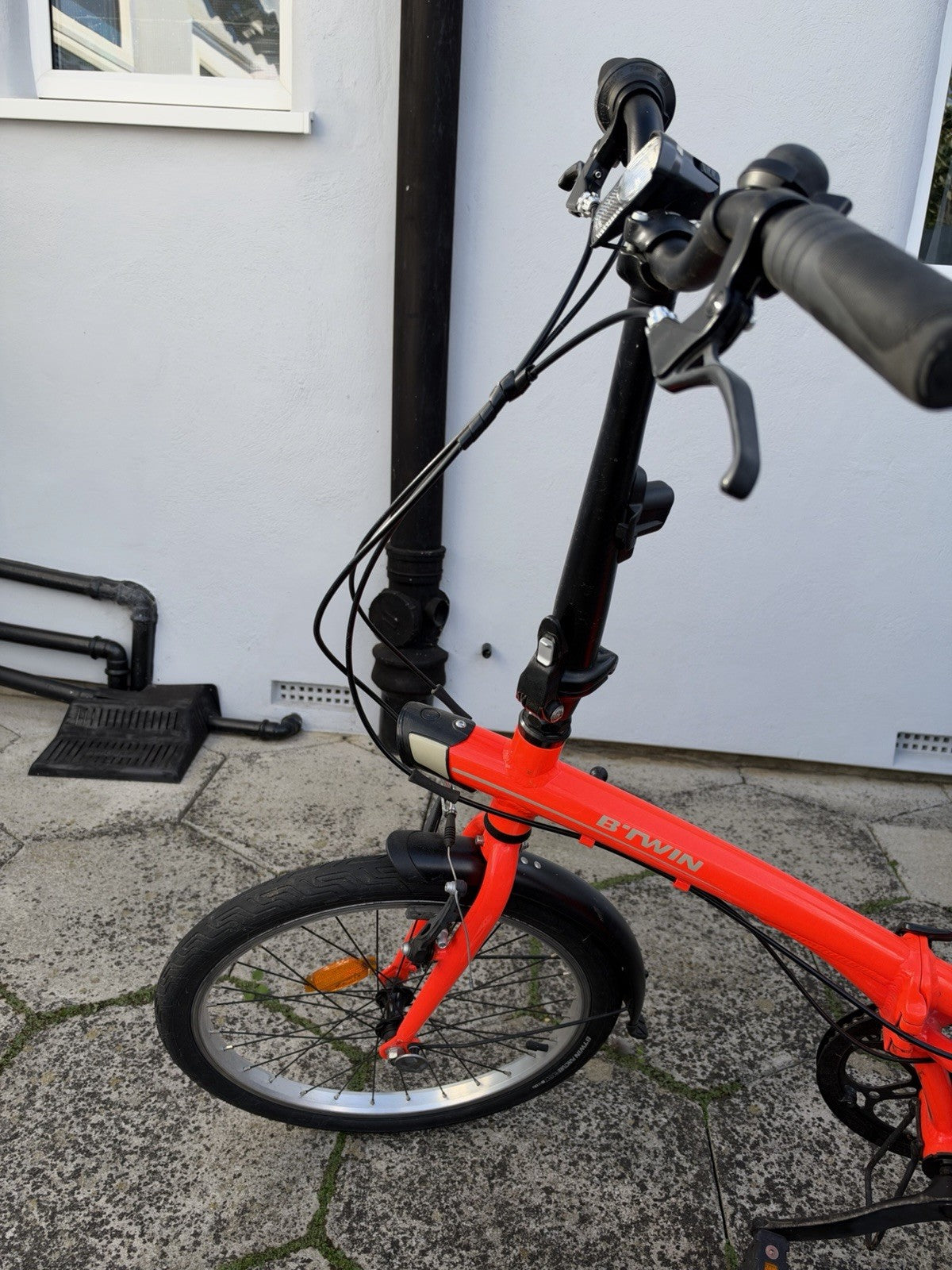 B'TWIN Tilt 500 20in Folding Bike Red/Black 7-Speed V-Brake Mudguards