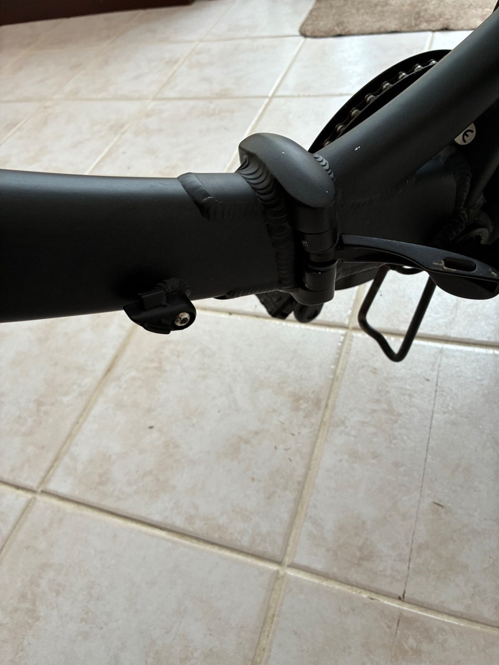 Raleigh Stow E Way Compact 8-Speed Folding E--Bike - Grey (Scratched Frame)