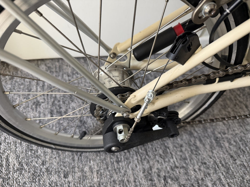 Brompton C Line M6R (6 Speed) folding bicycle - Blue (Excellent Condition)