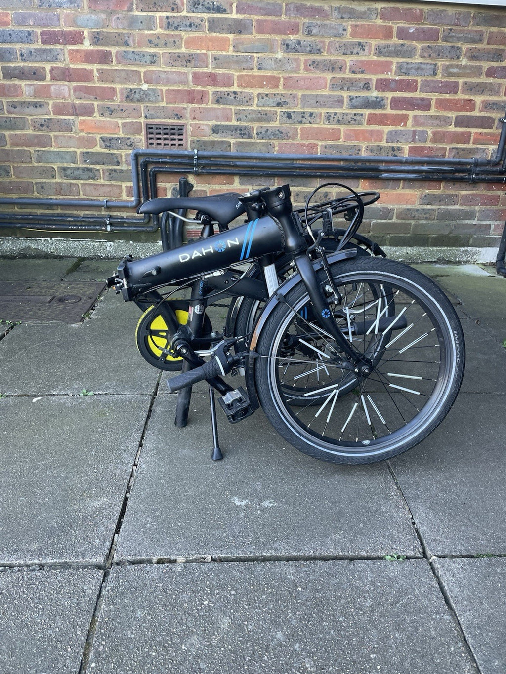 Dahon Vybe D7 Folding Bike Black/Blue With 2 Selle Italia Saddles