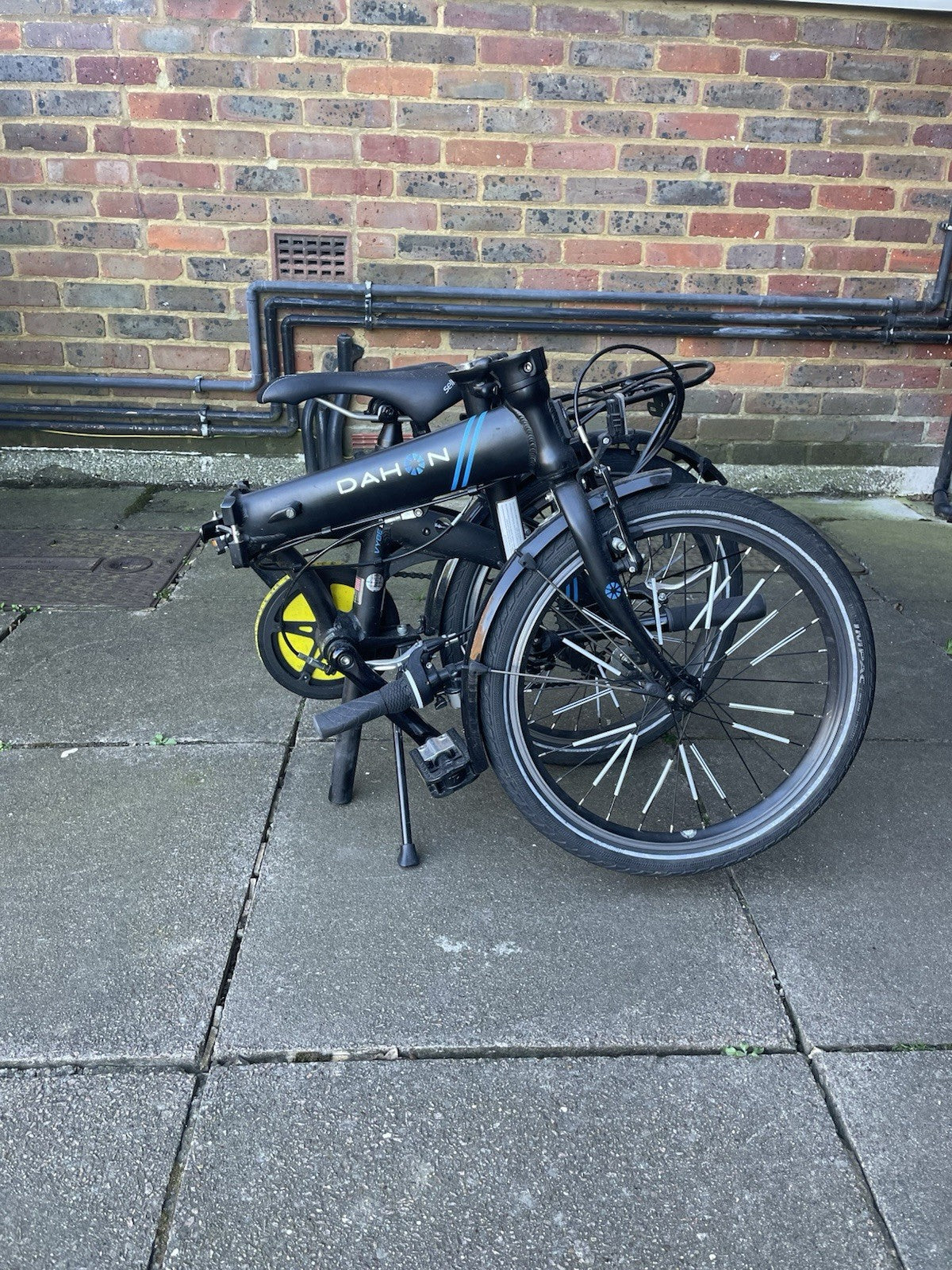 Dahon Vybe D7 Folding Bike Black/Blue With 2 Selle Italia Saddles