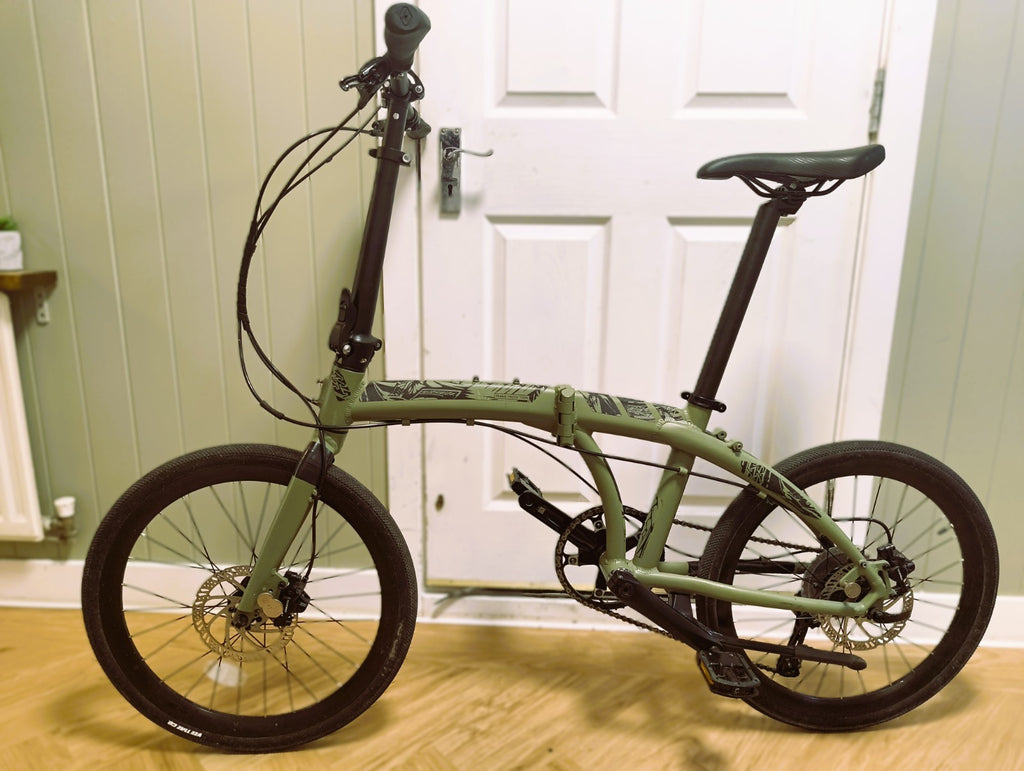 Carrera Intercity Disc 9-Speed Folding Bike, disc brakes, bike bag, low miles.