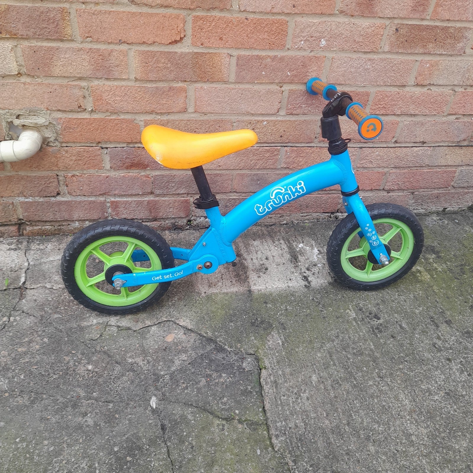 Trunki Folding Balance Bike, 12-inch Wheels Fold to carry/car boot