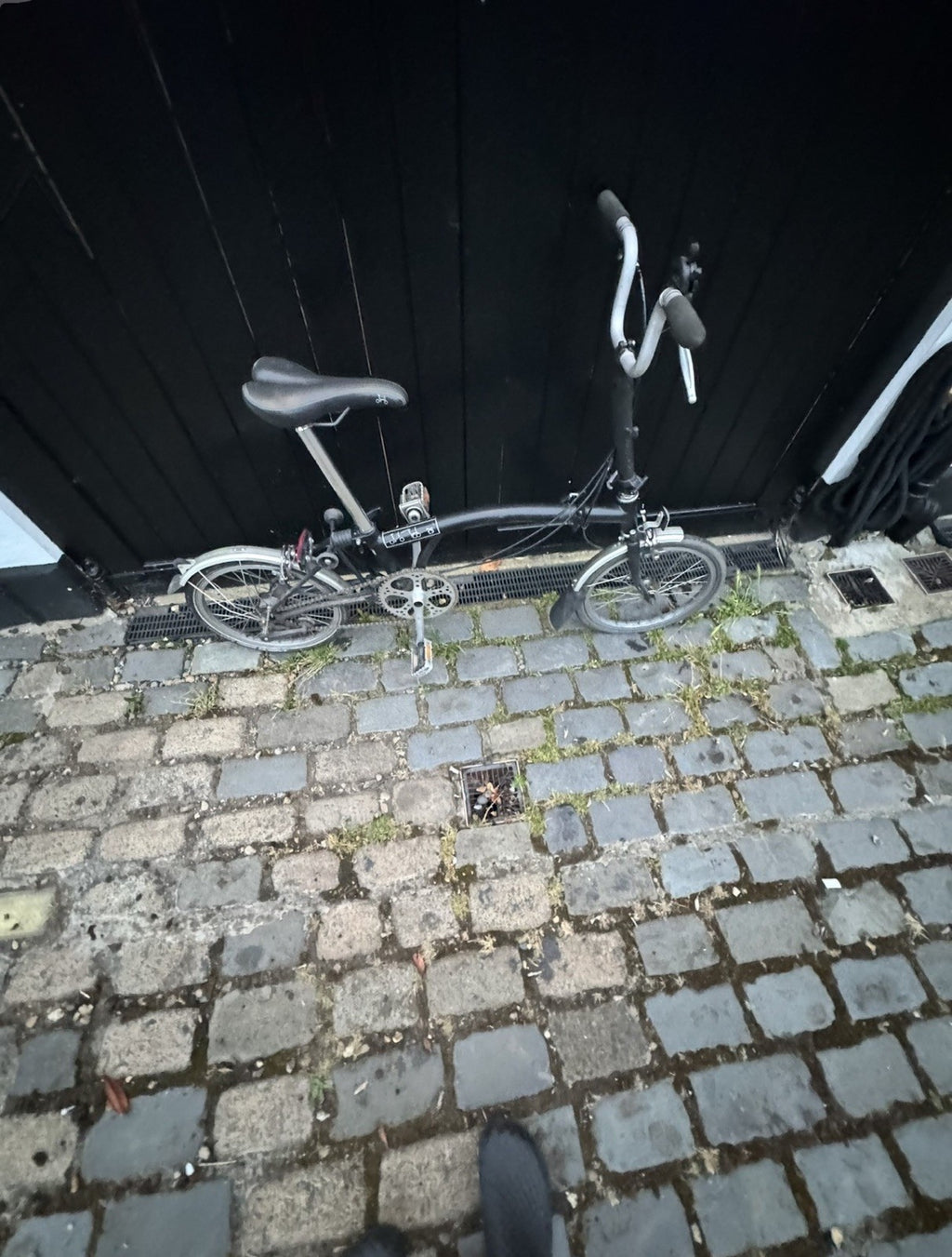 Brompton 3-Speed Folding Bike – Black – Compact/Small Frame  Worldwide Shipping