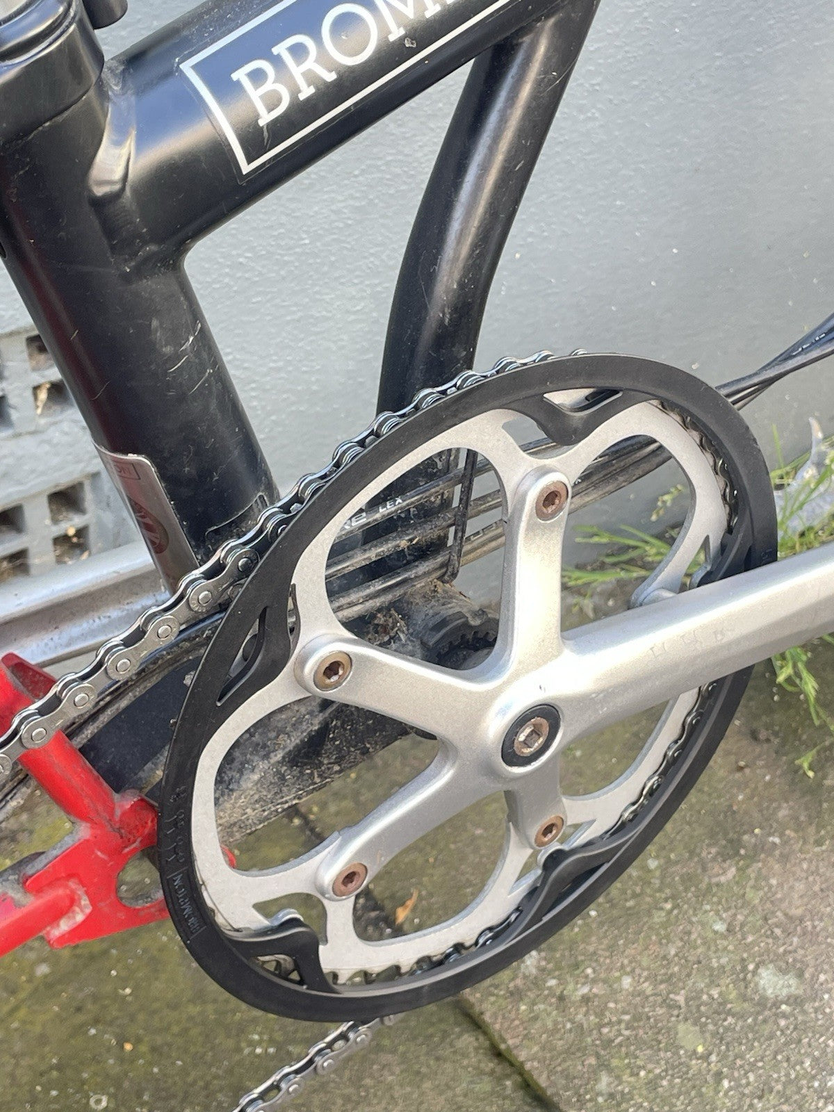 Brompton M6R Folding Bike - Black/Red, Dynamo - Luggage rack
