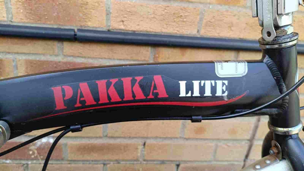 Aluminium Ammaco Pakka Lite folding bike in good condition with a comfort saddle