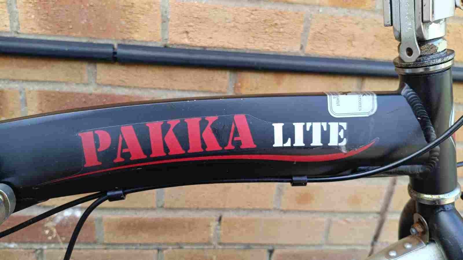 Aluminium Ammaco Pakka Lite folding bike in good condition with a comfort saddle