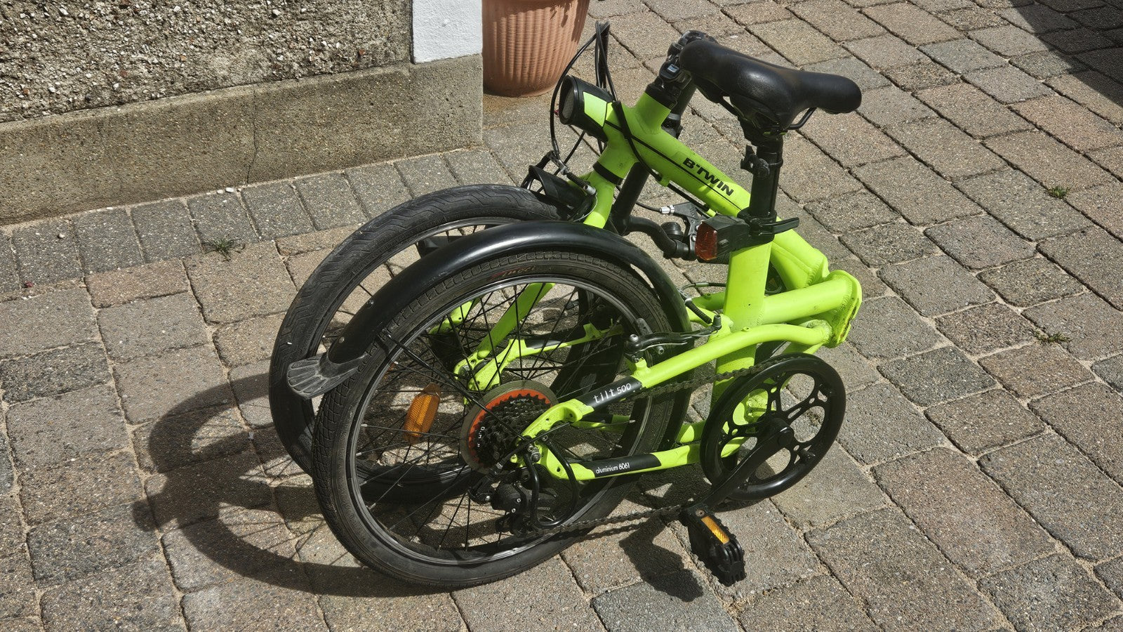 BTWIN Tilt 500 Folding Bike – Neon Green – Excellent Condition! 🚲