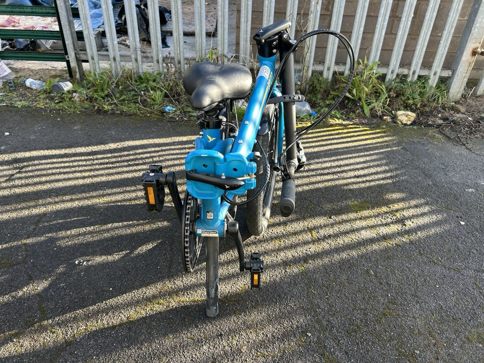 Tern Link C8 Folding Bike 8-Speed, Blue