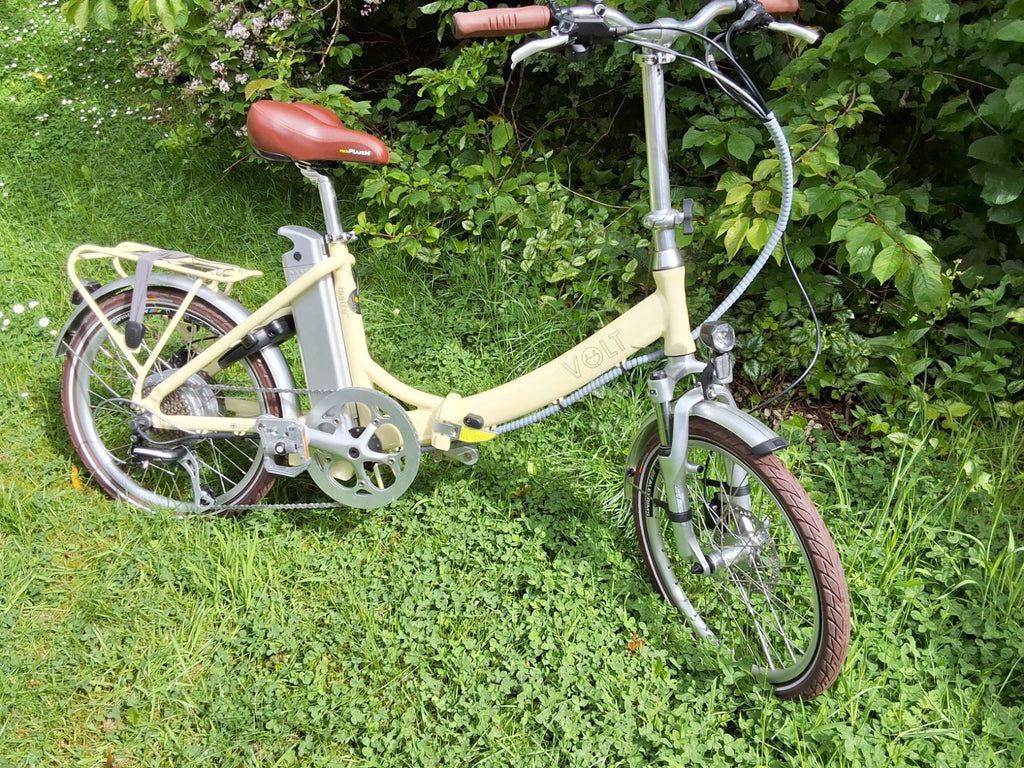 VOLT LS Metro,cream with crown handlebars and saddle. Immaculate condition.