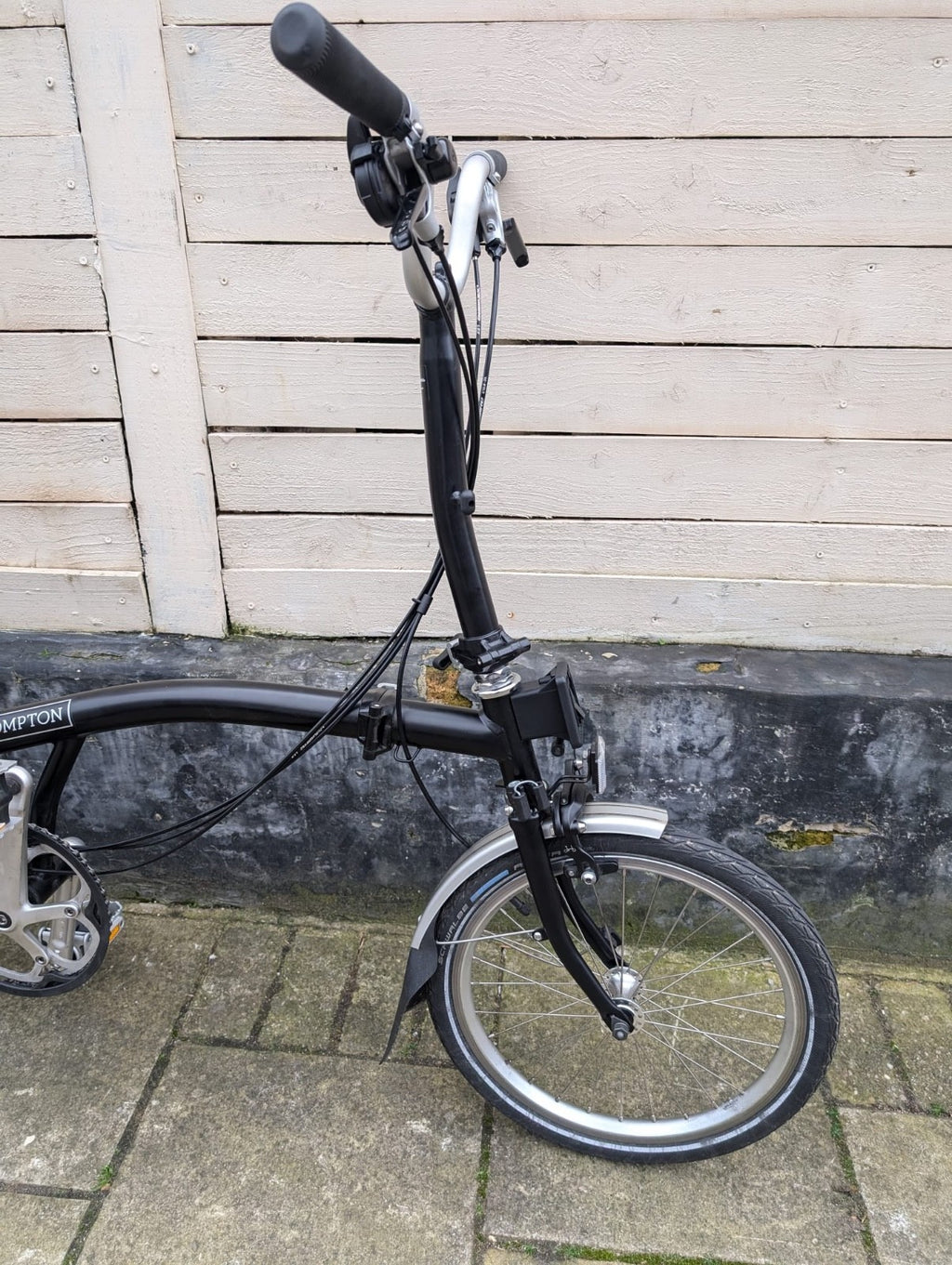Brompton C Line mid 6 Speed M6L Folding bicycle in Black -used recently serviced