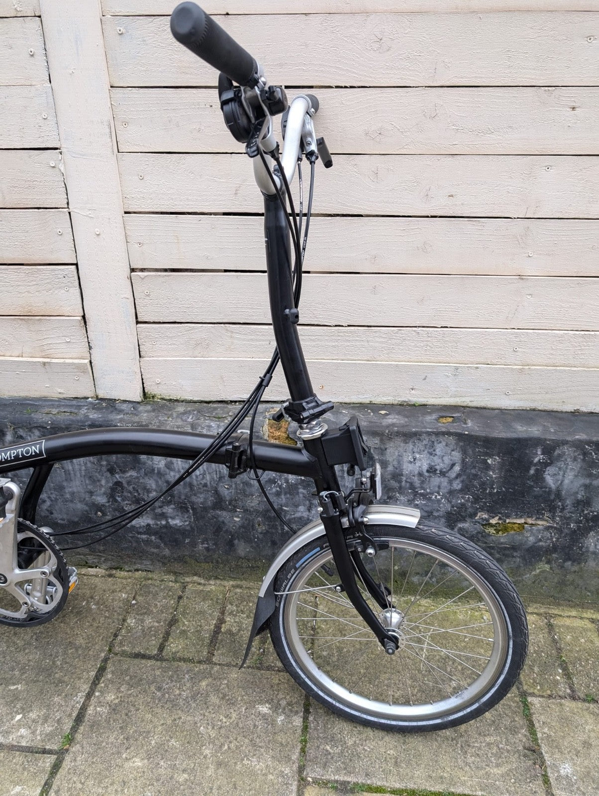 Brompton C Line mid 6 Speed M6L Folding bicycle in Black -used recently serviced