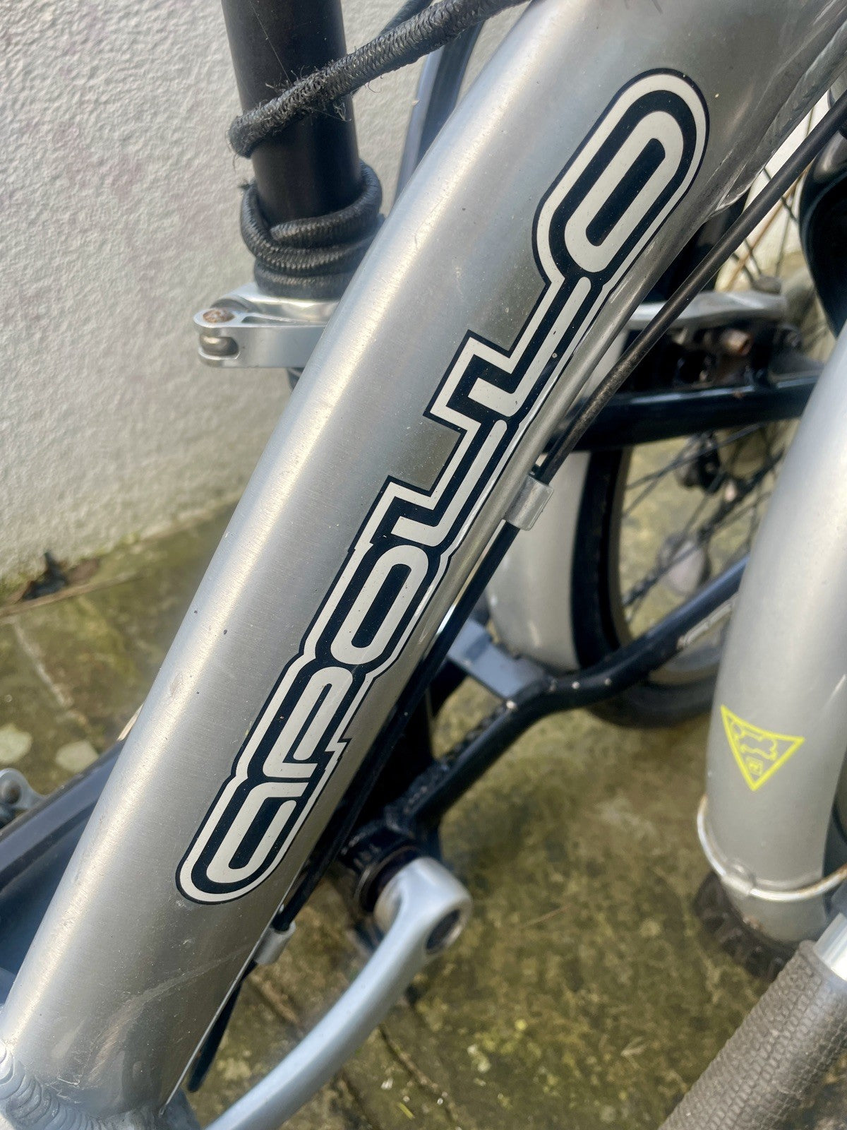 Apollo Folding Bike Aluminium Unisex Adults. Good Condition. Needs service.