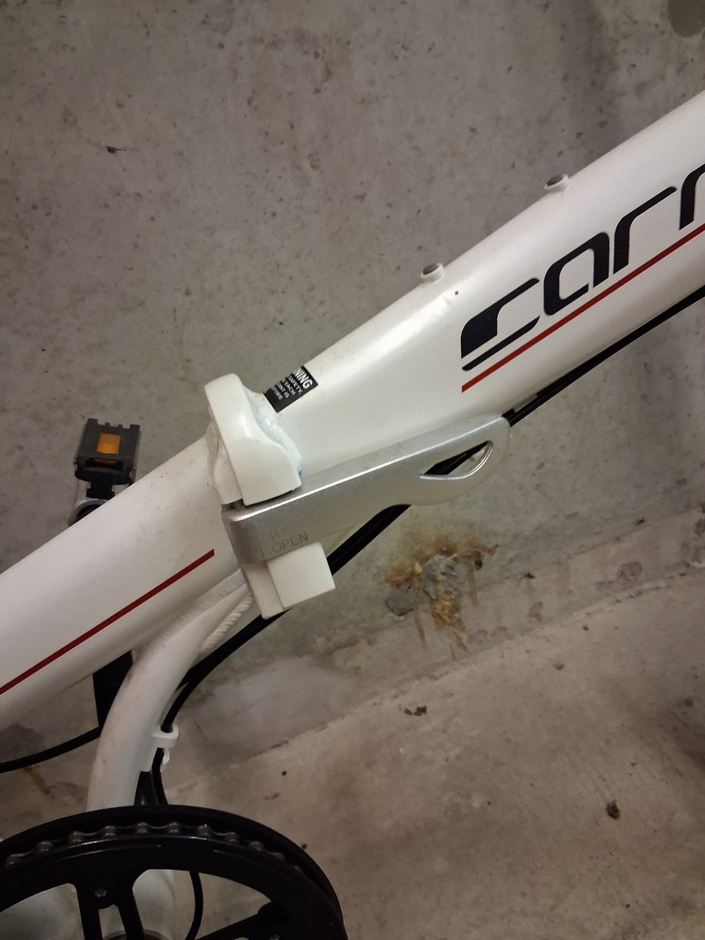 halfords white adult folding bike used once excellent condition cashcollect only