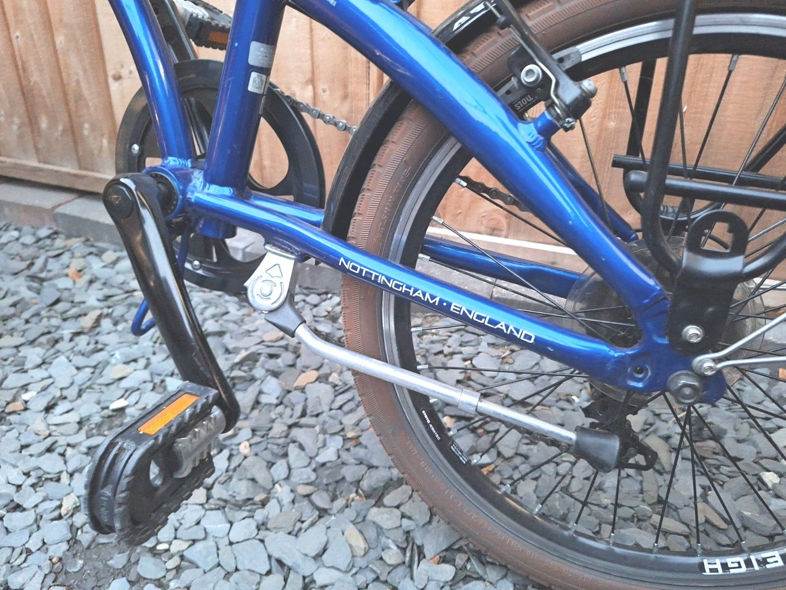 Raleigh Stowaway Folding Bike Unisex 7-Speed Hybrid Bicycle Blue  Mudgaurds Rack