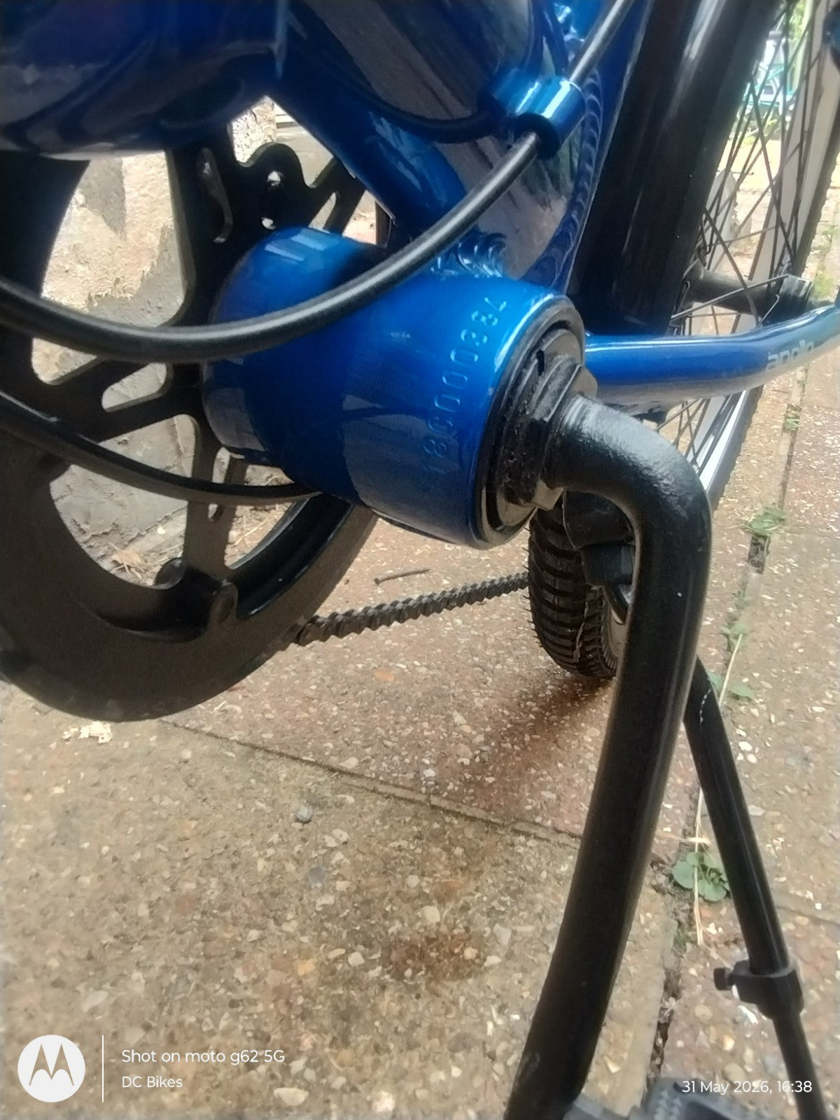 Apollo Tuck Folding Bike 20" Wheels, 6 speed, Blue