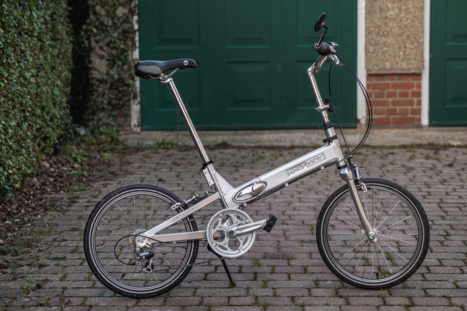 Giant Halfway folding bicycle, very good condition.