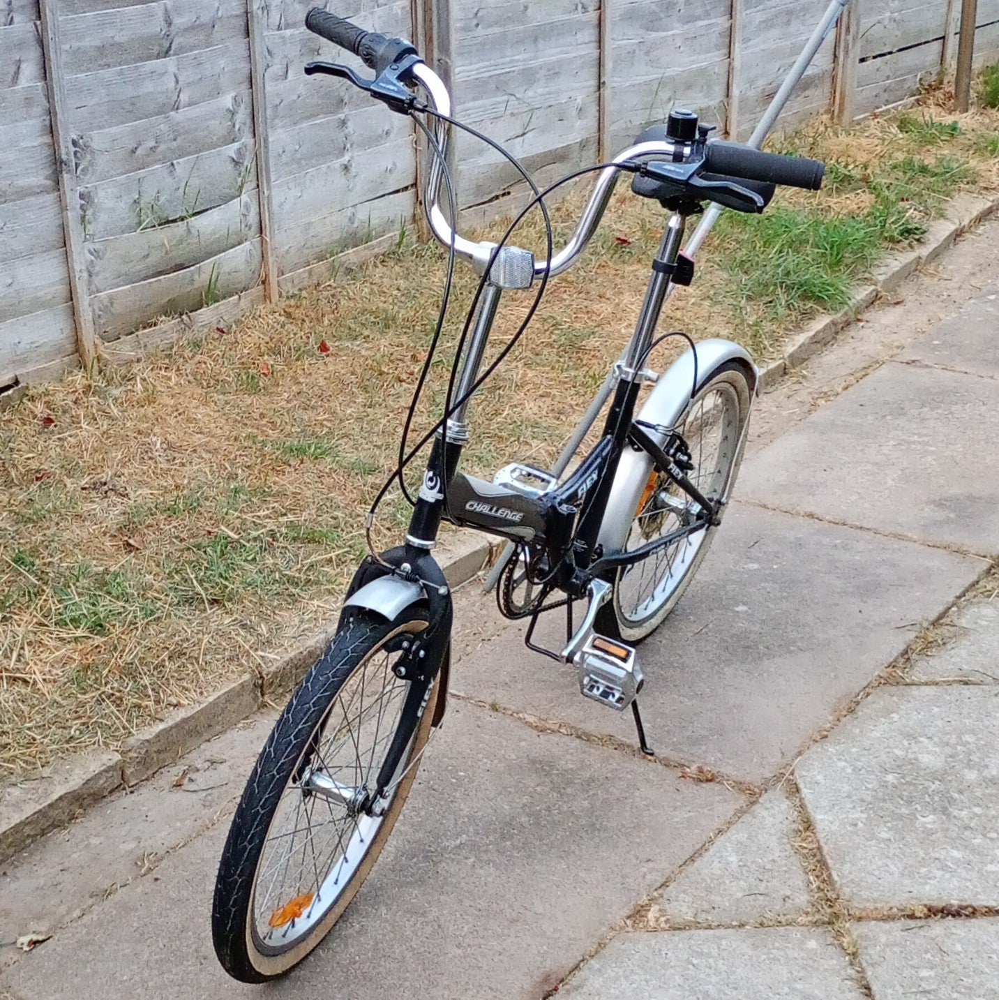 Challenge Flex Folding Bike 20in Wheels 6 Speed w/ Mudguards Black/Silver