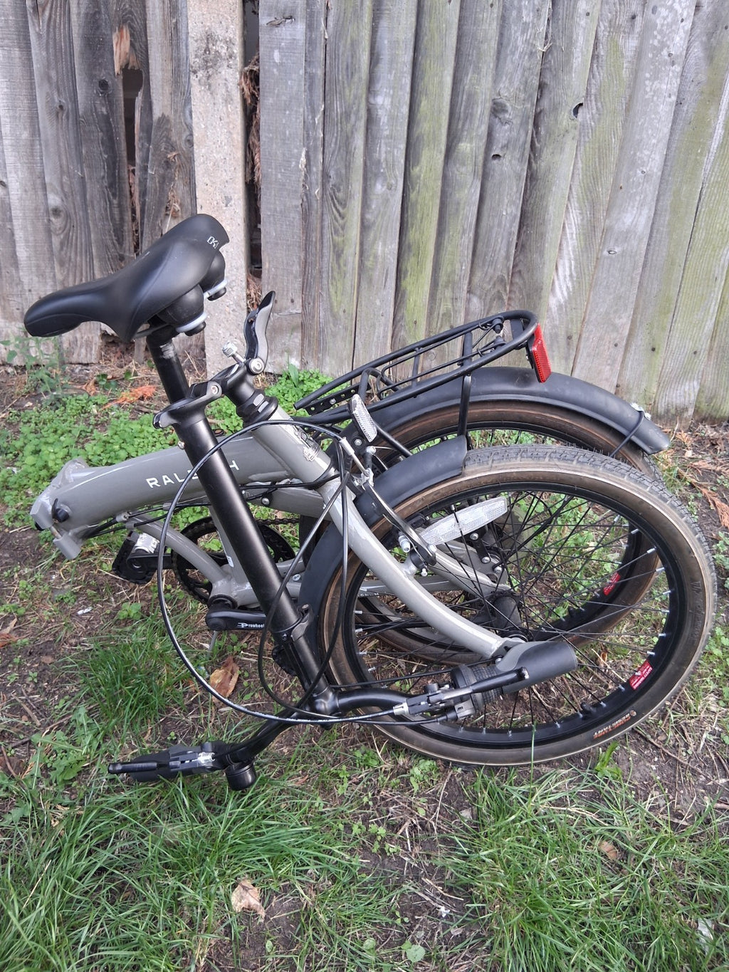 Raleigh Evo Two Folding Bike 7-speed Gears 20inch Wheels Gray Great Condition