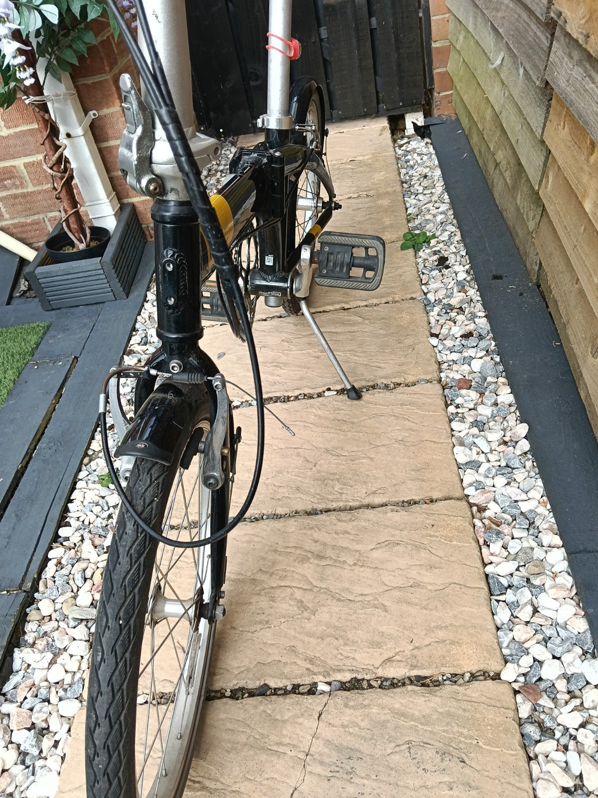Tern Link C7 Folding Bike. 7 Speed 20" Wheels. Black
