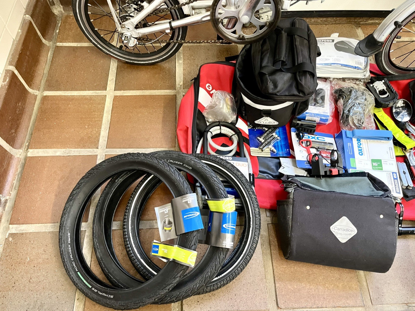 Dahon Presto Lite 16" Folding Bike come with every spare and accessory needed.
