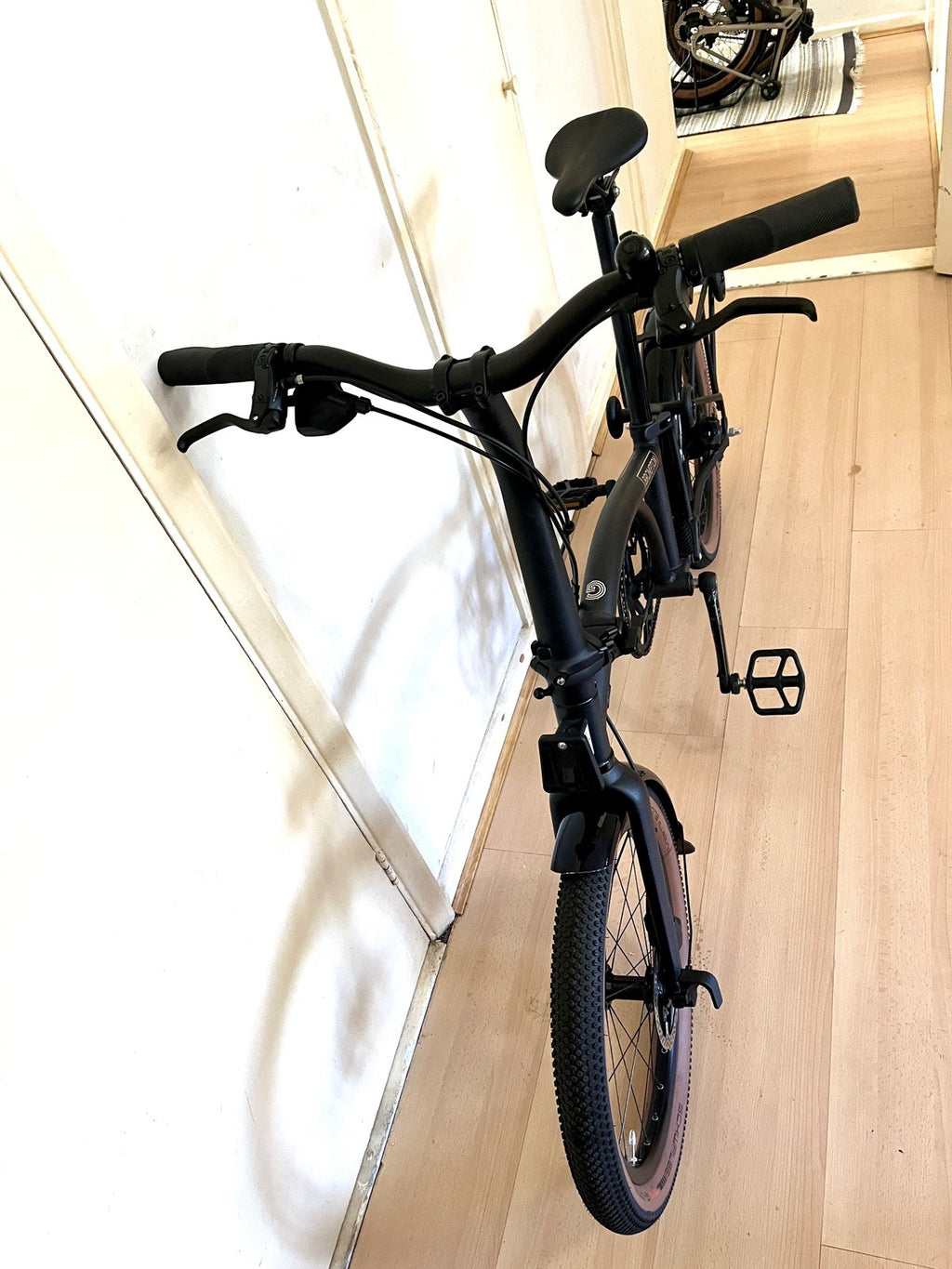 Brompton G Line 2026 with Roller Frame - 8-speed, Space Black, Medium
