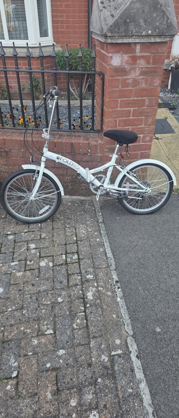 Saxon Fold Folding Bike 20 in White 1 Speed Mudguards Rim Brakes Riser Bar
