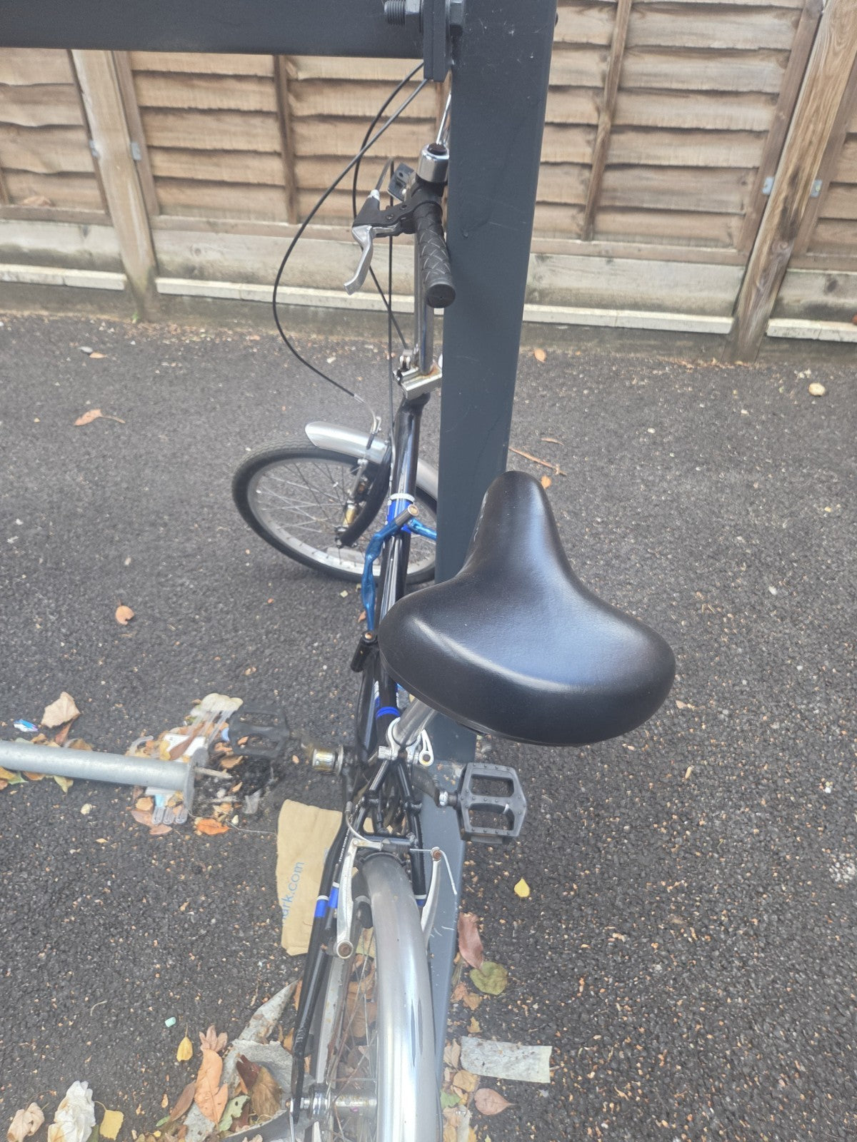 Raleigh FOLD 06 Folding Bike 20" Black/Silver, 6 Speed, Mudguards, Rear Rack