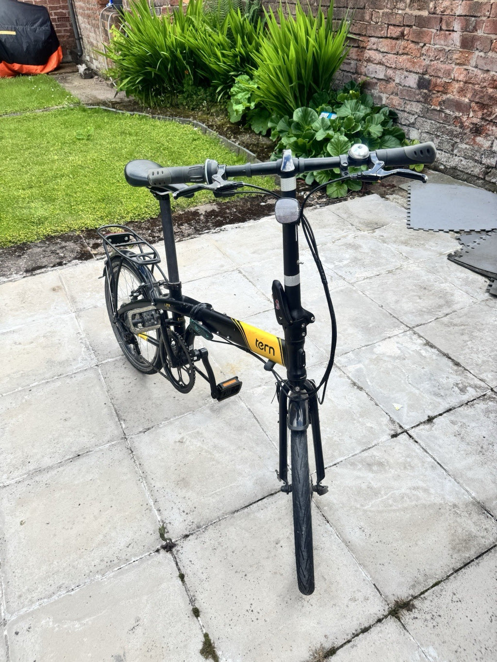 Tern Link D8 Folding Bike – 20” Wheels – 8 Speed – Rear Rack & Mudguards