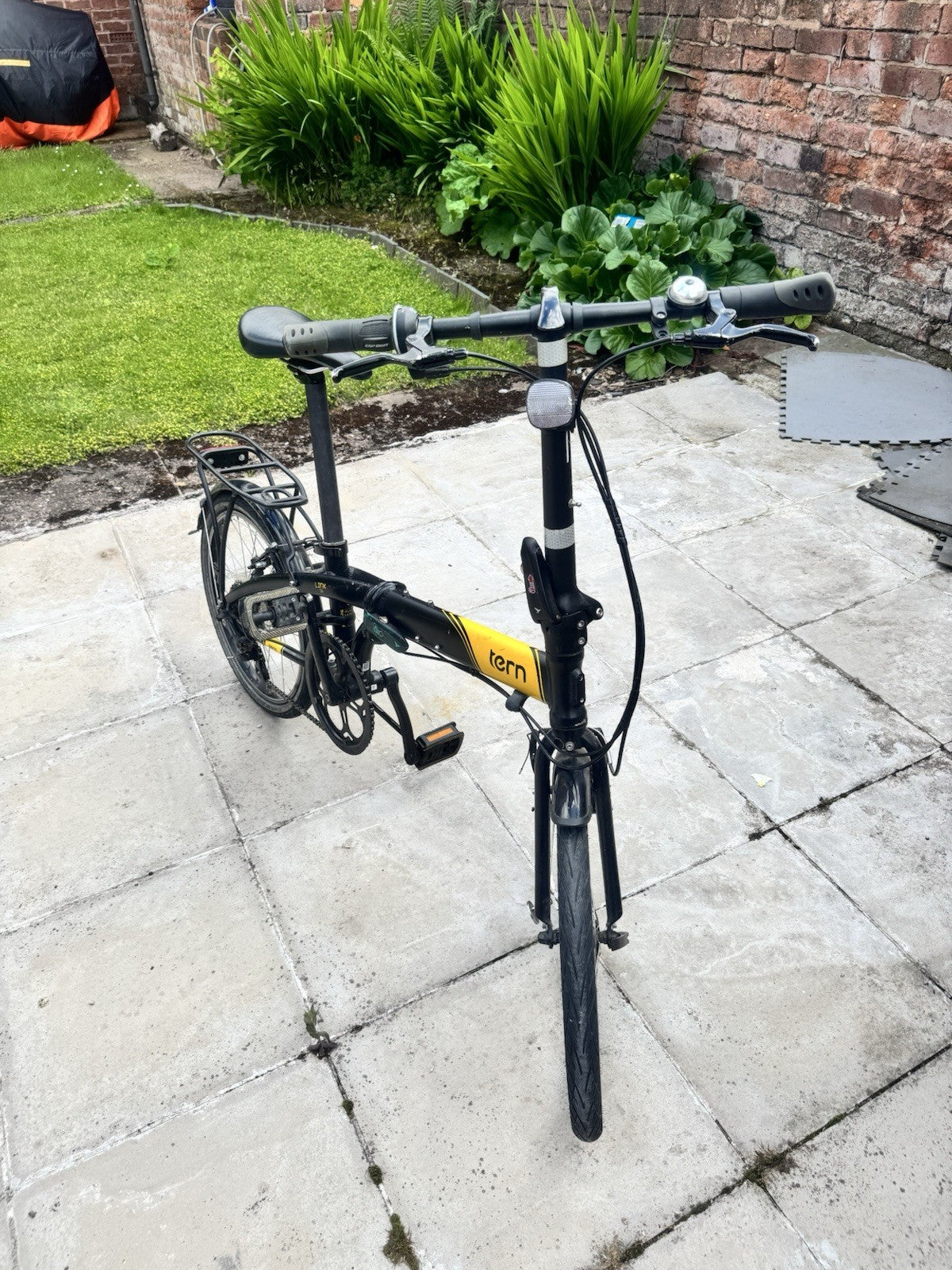 Tern Link D8 Folding Bike – 20” Wheels – 8 Speed – Rear Rack & Mudguards