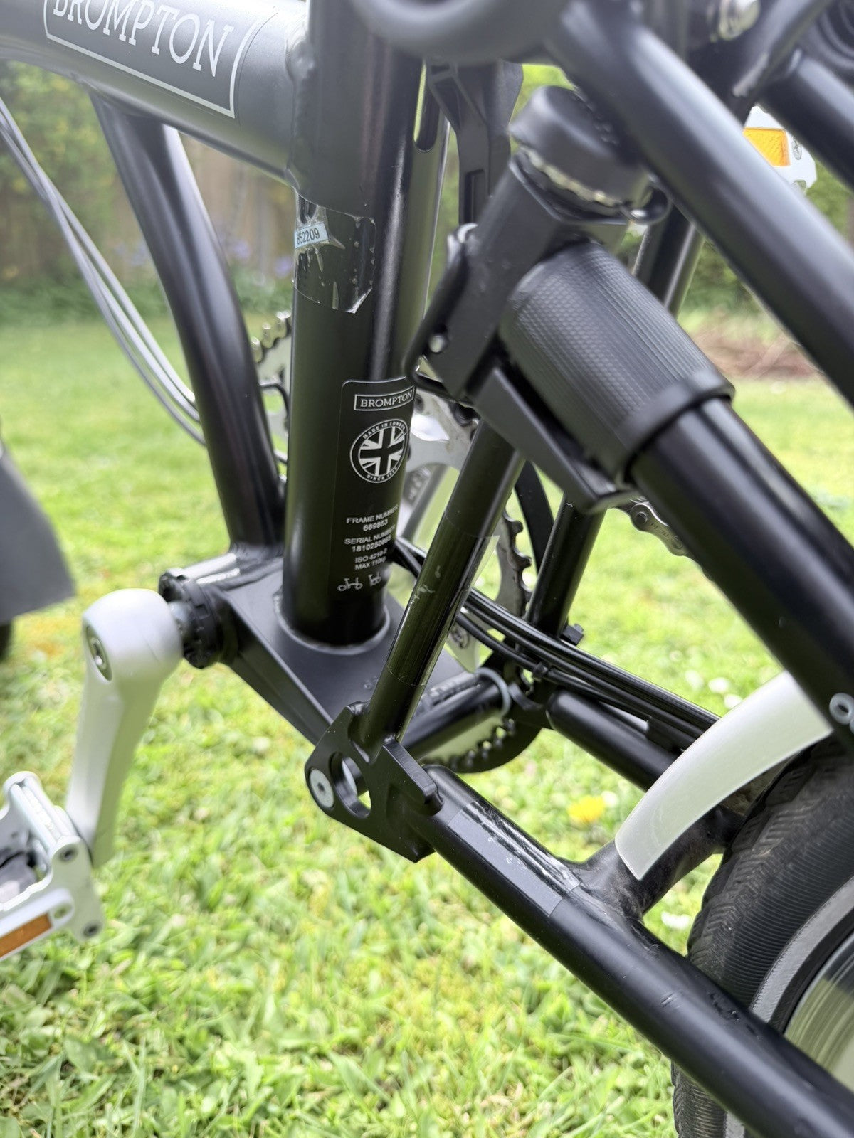 Brompton 2018 M6L folding bike in black. Great condition