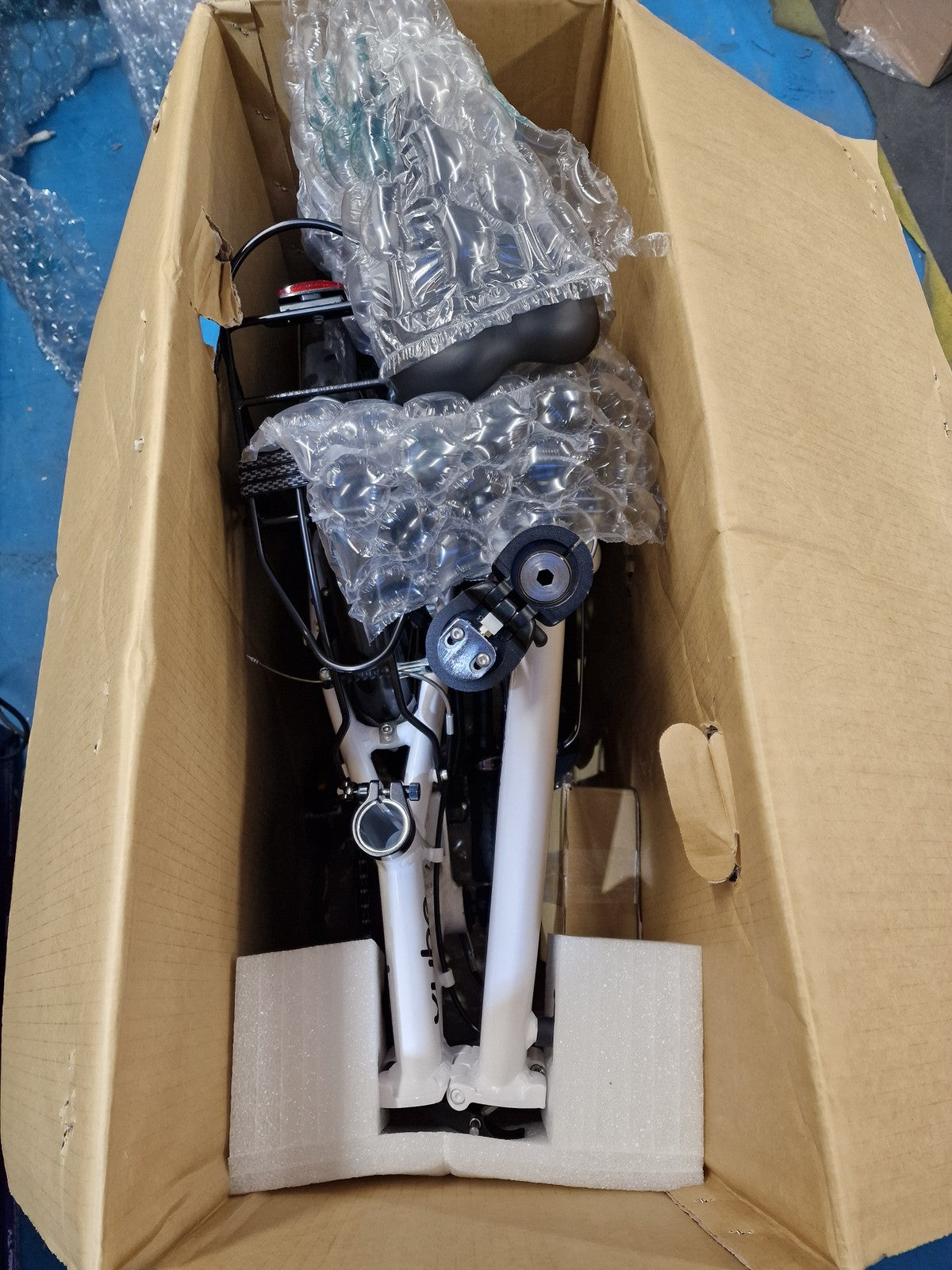 Dahon VYBE D7 Unisex 20" Wheel Compact 12kg 7-Speed Folding Bike - White A