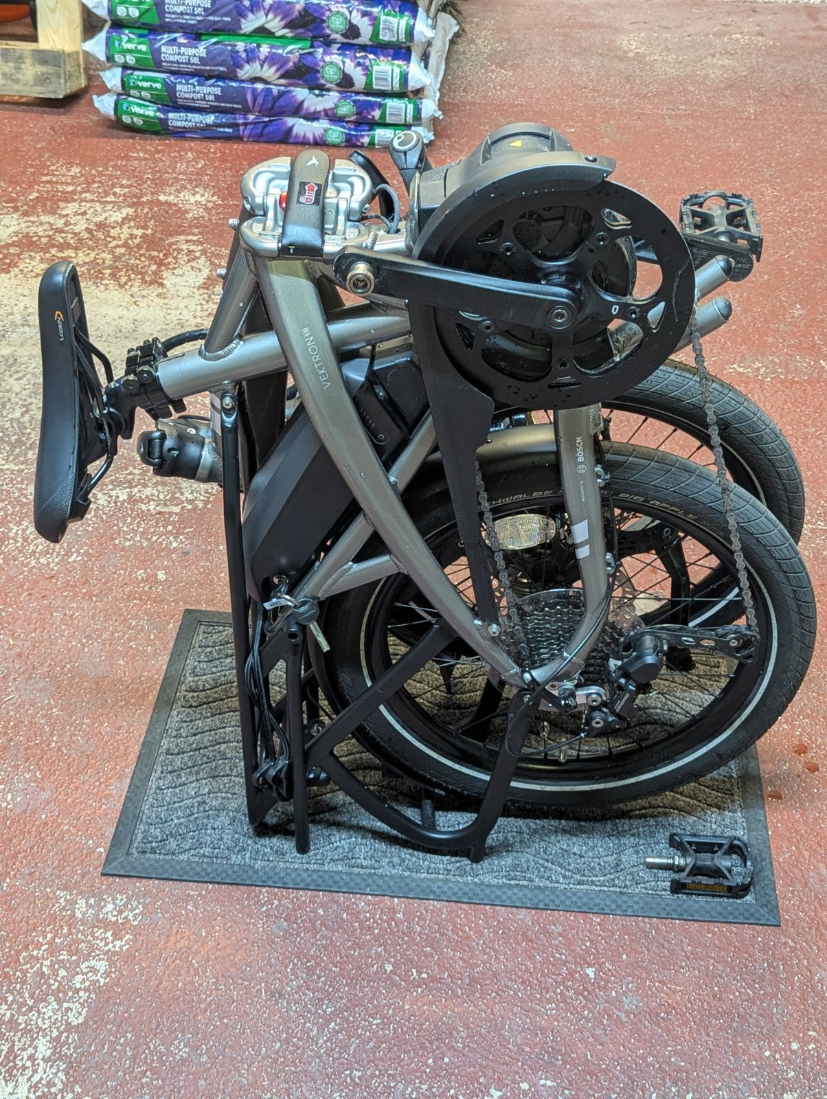 Tern Vektron S10 folding bike. Bosch Performance Line & Shimano Deore 10 gears