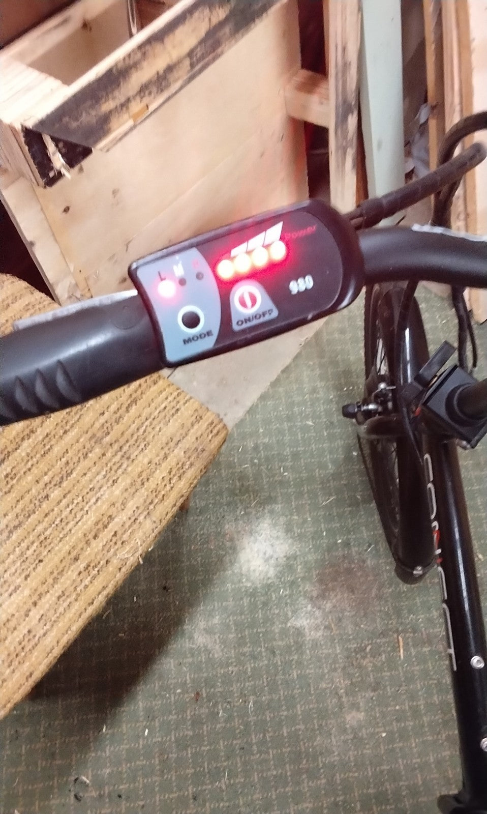 Connect 20 Inch Wheel Folding E Bike. Excellent Condition.
