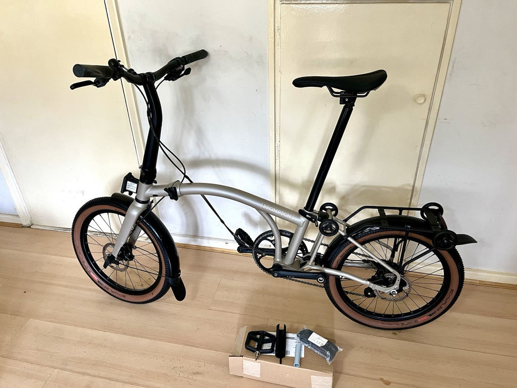 Brompton G Line Medium Folding Bike 8-Speed, Traildust White w rack & mudguards